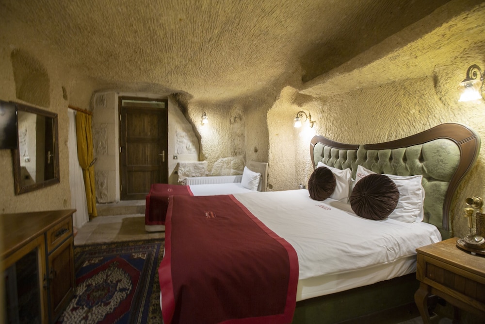 Sultan Cave Suit Room photo 3