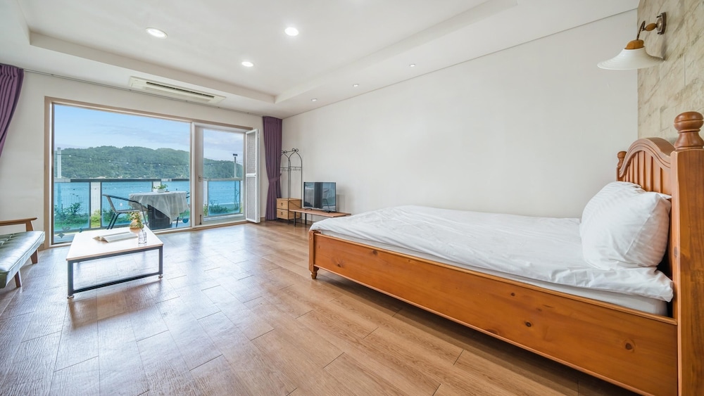 Basic Room, 1 Bedroom (102 (Oceanview)) - Photo 4