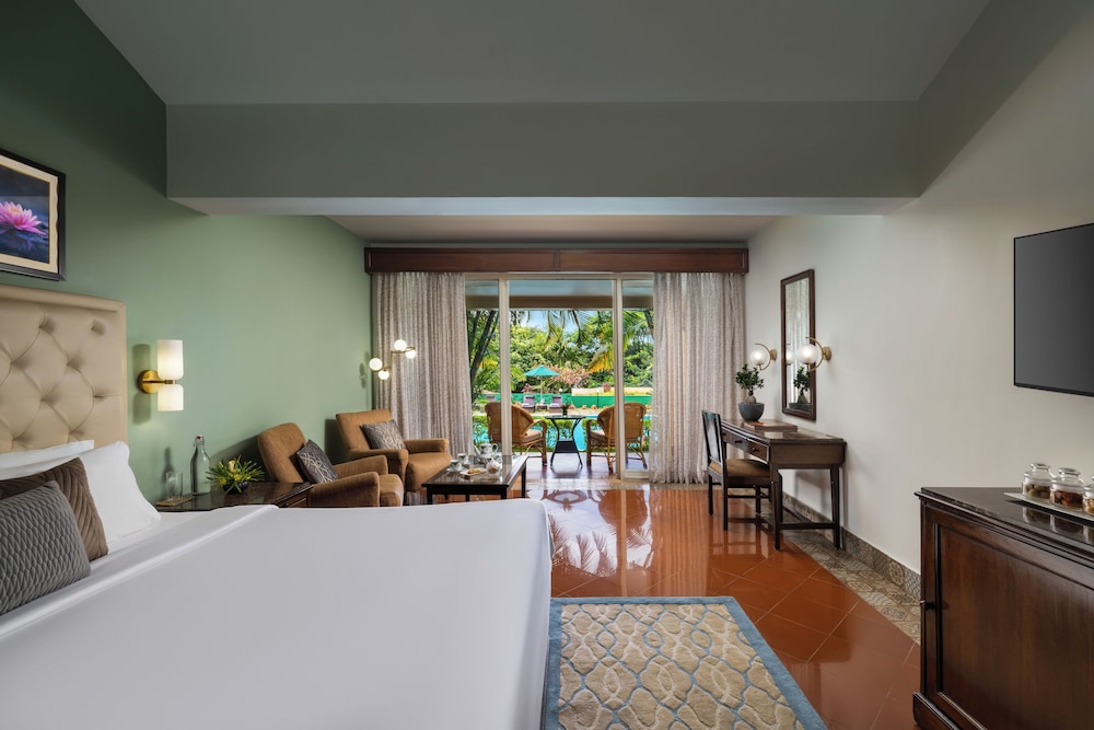 Superior Room, Pool View - Photo 8