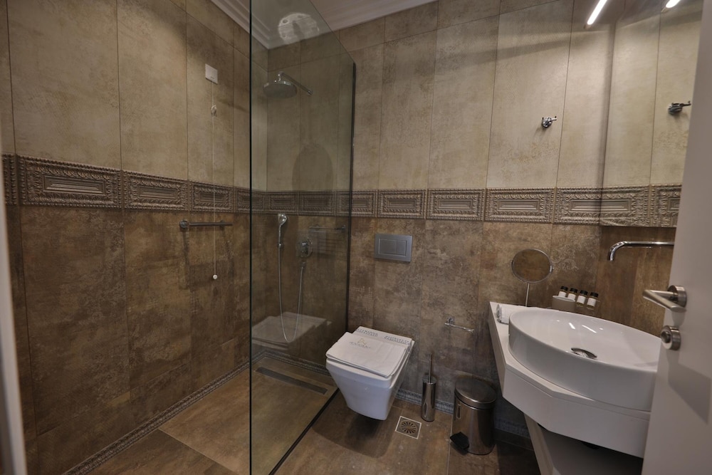 One Bedroom Suite photo 3