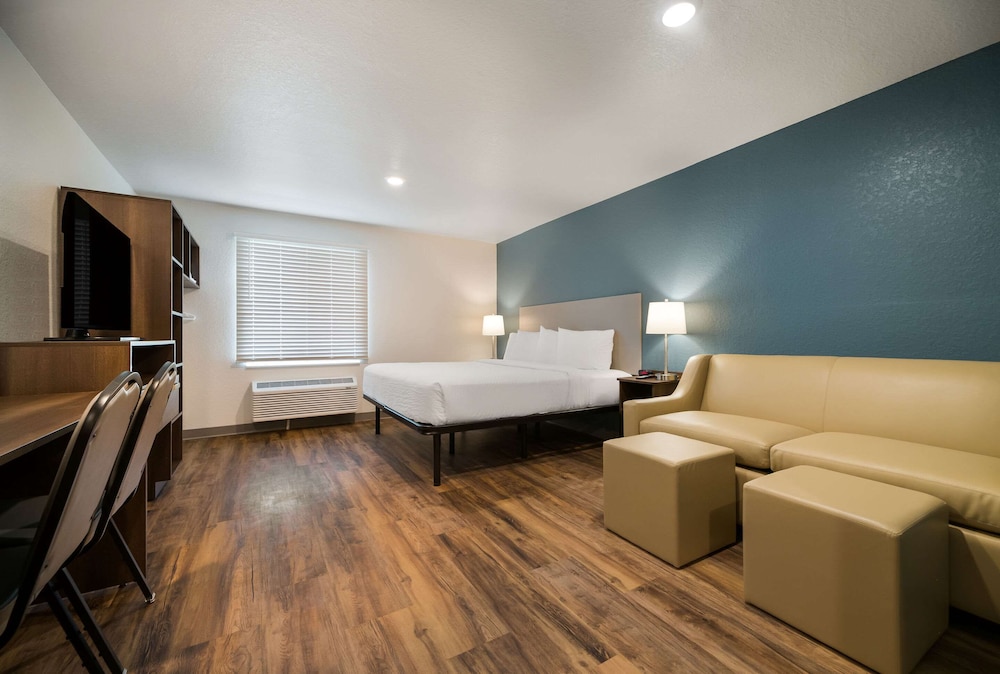 Standard Room, 1 King Bed with Sofa bed, Non Smoking photo 1