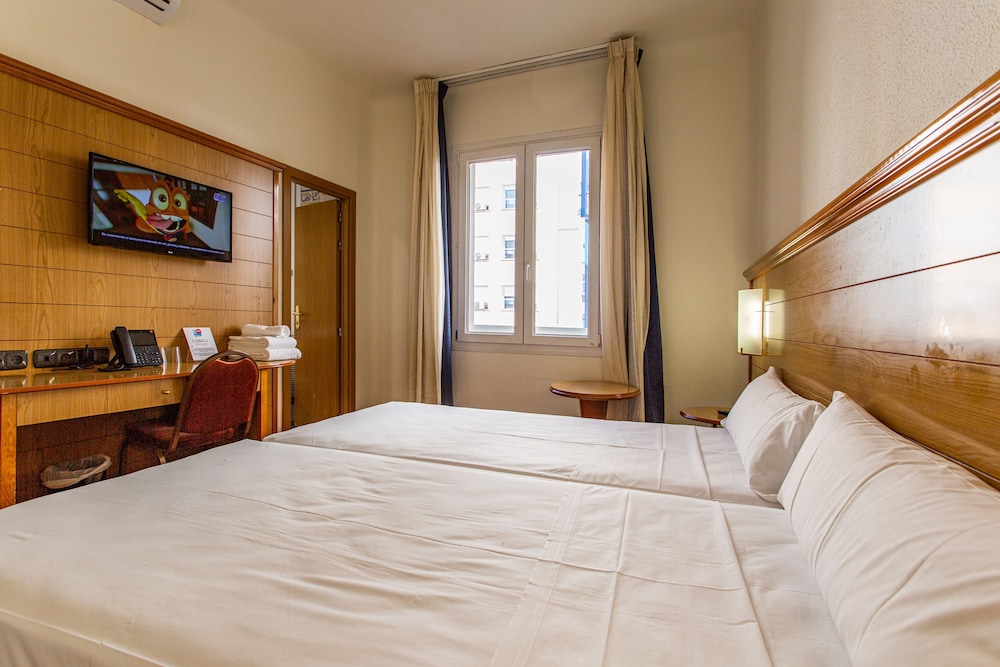 Double or Twin Room - Photo 22