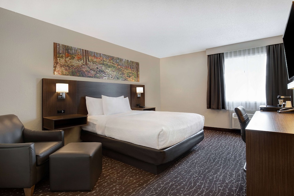 Room, 1 Queen Bed, Accessible, Non Smoking (Bathtub) photo 1