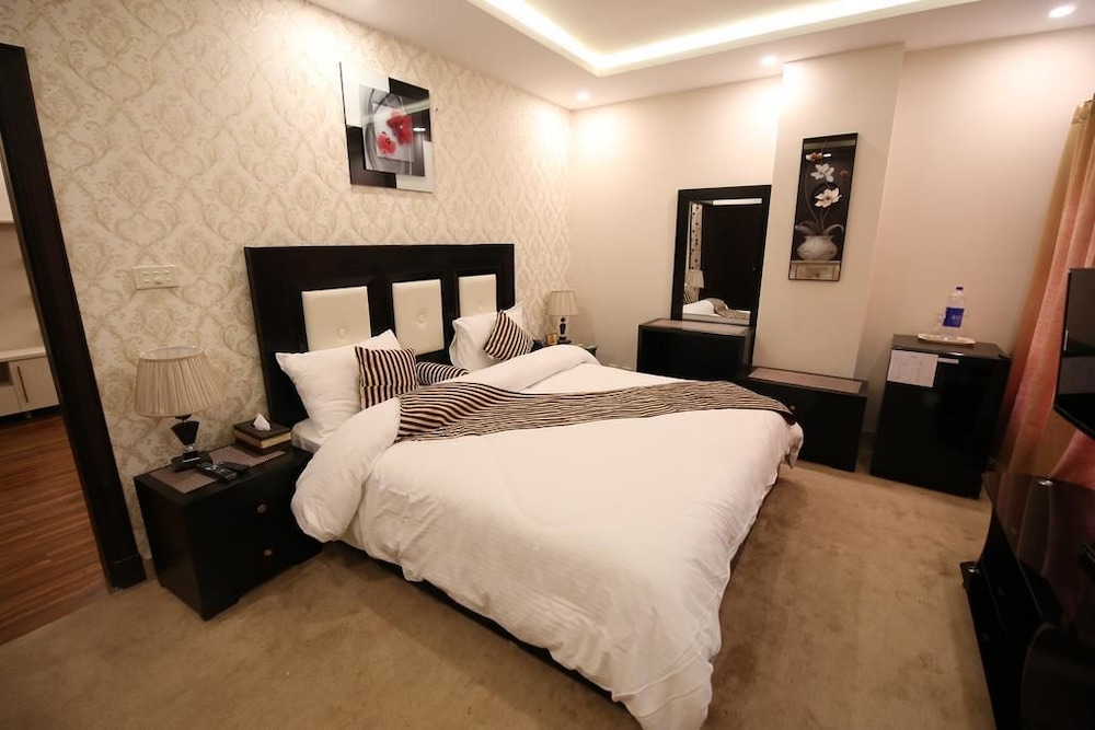Business Suite, 1 Bedroom - Photo 2