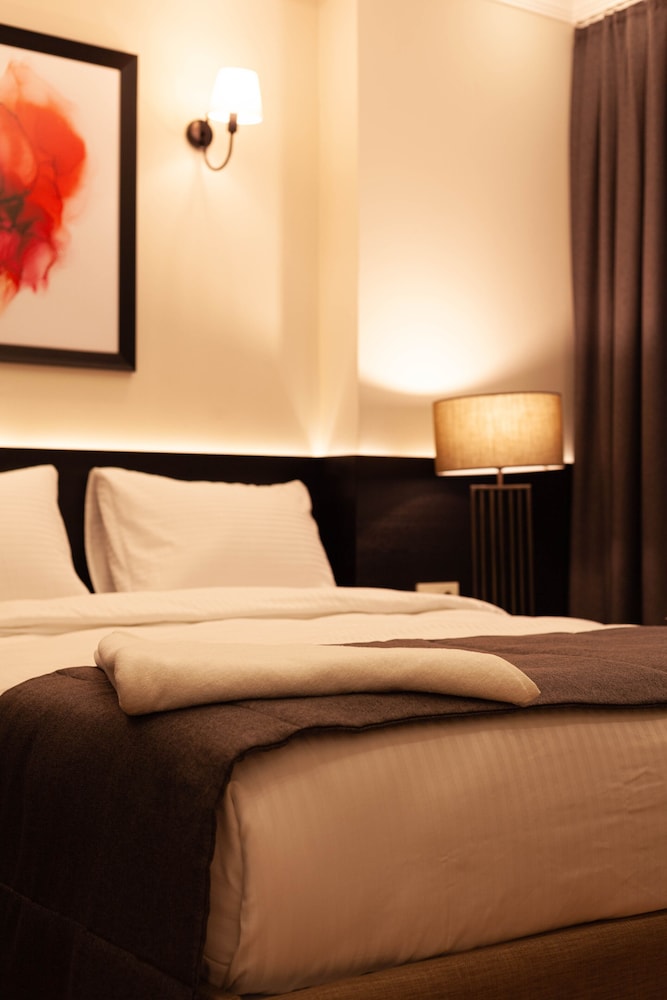 Comfort Suite, 1 Double Bed with Sofa bed, Smoking, Courtyard View photo 2