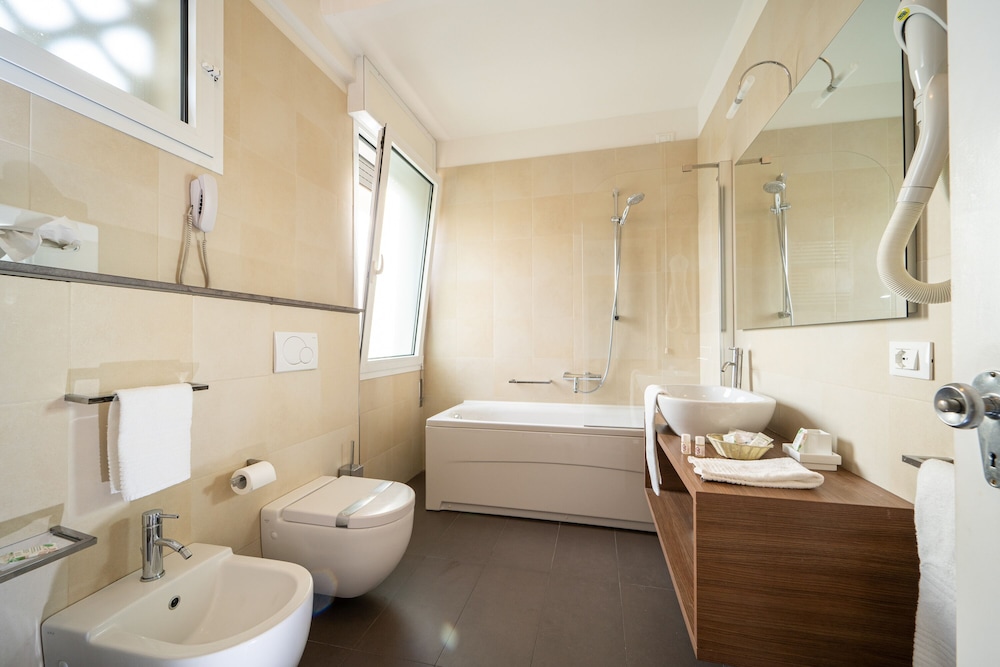 Junior Suite, Balcony - Photo 5