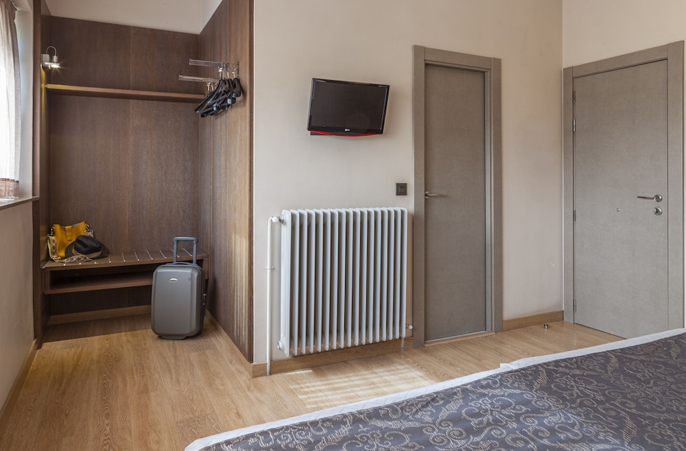 Twin Room - Photo 9