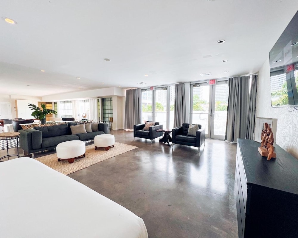 Penthouse photo 3