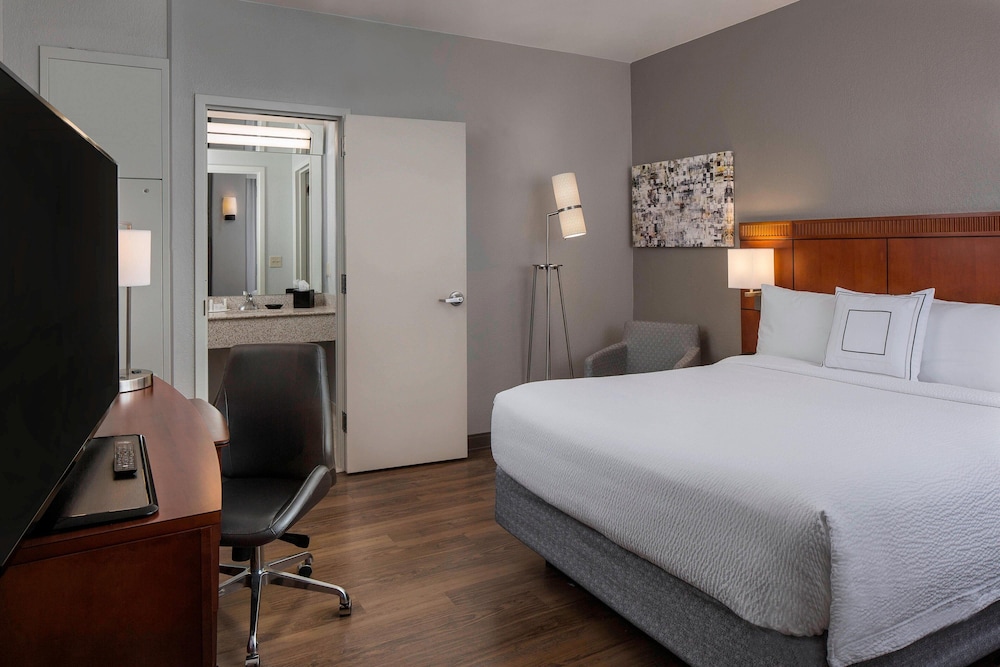 Room, 1 Queen Bed (View) at Courtyard by Marriott New Orleans Downtown Near the French Quarter in New Orleans