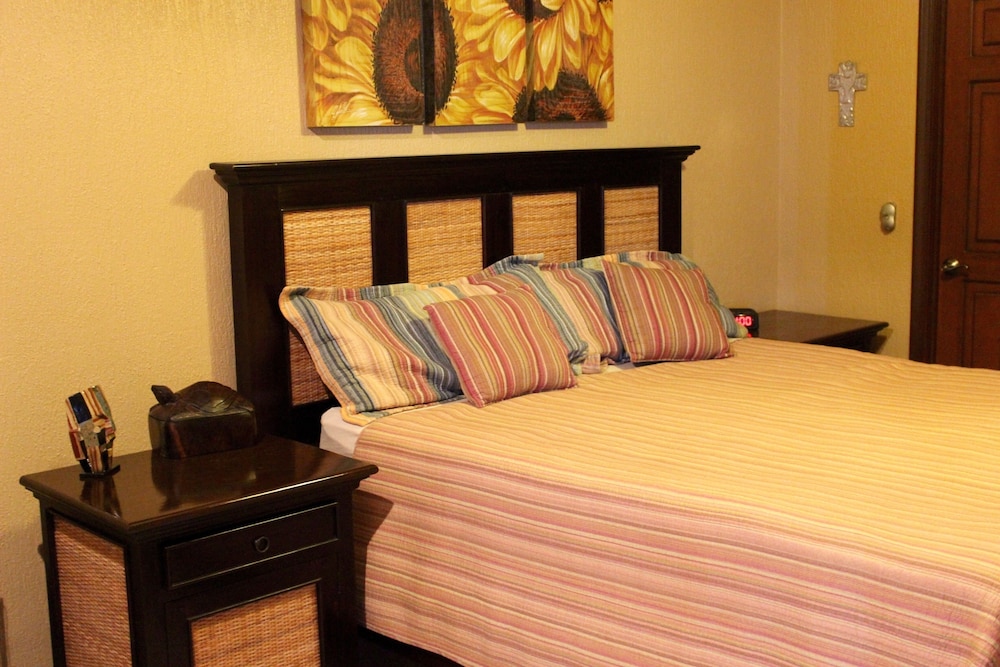 Condo, 2 Bedrooms, Sea View
