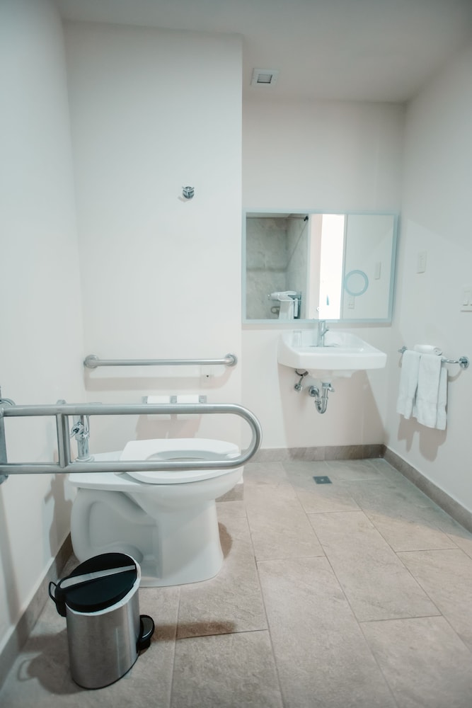 Room, 1 King Bed, Accessible, Ocean View (Concept, Handicap) photo 2