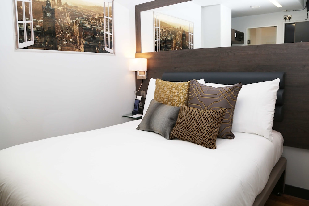 Double Room, No Windows