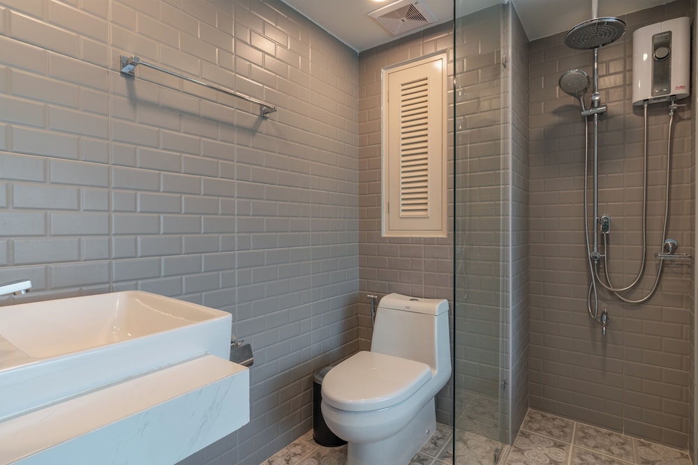 Deluxe Twin Room, Multiple Beds, Balcony, Pool View - Photo 5