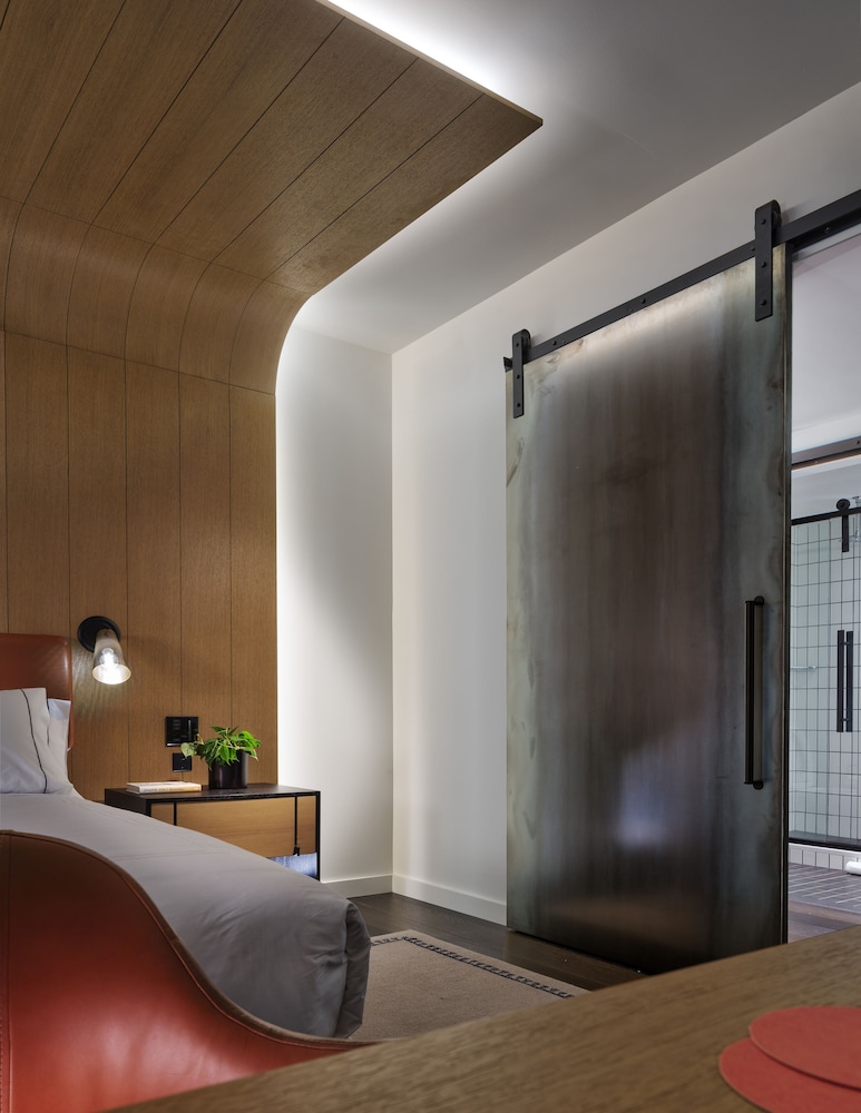 Room, 1 King Bed, River View - Photo 1