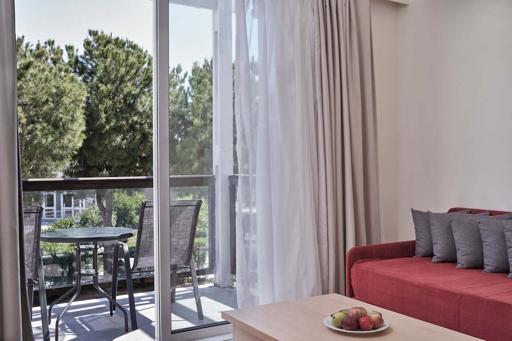 Family Room, Garden View