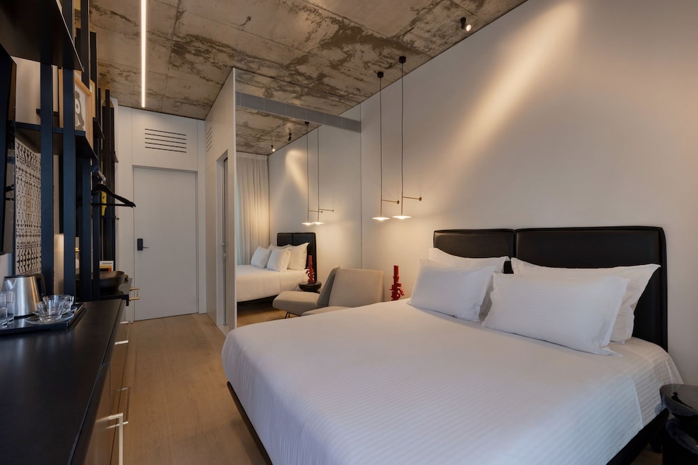 Deluxe Room, 1 Queen Bed, City View - Photo 5