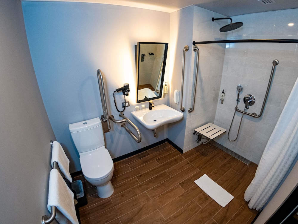 Standard Room, 1 Double Bed, Accessible (Accessible) - Photo 1