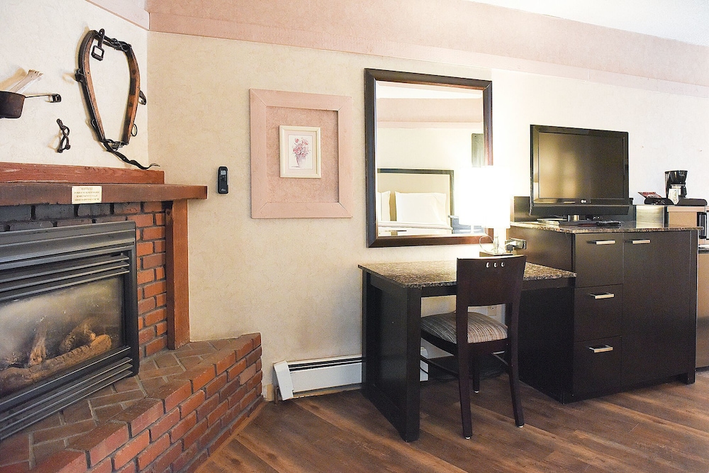 Standard Room, 1 Queen Bed, River View