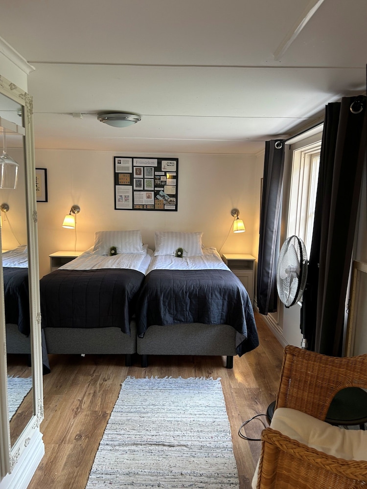 Family Room, Private Bathroom (Hotel)
