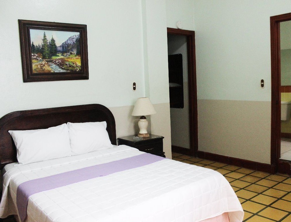 Basic Double Room, 2 Double Beds photo 2