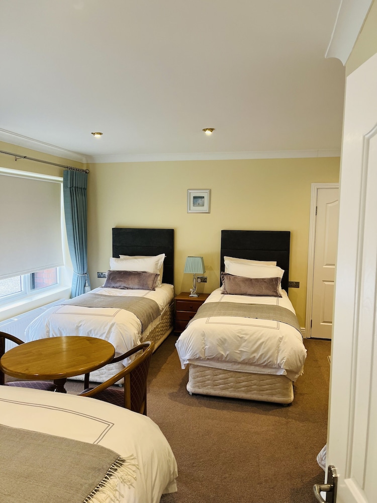 Family Room, Ensuite photo 1