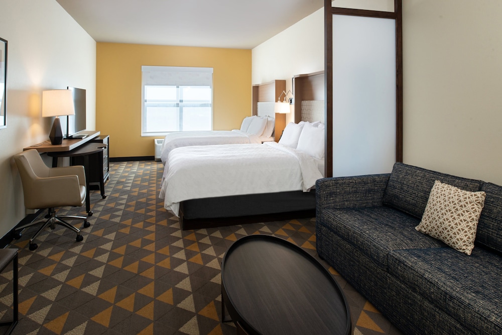 Suite, 2 Queen Beds - Photo 2