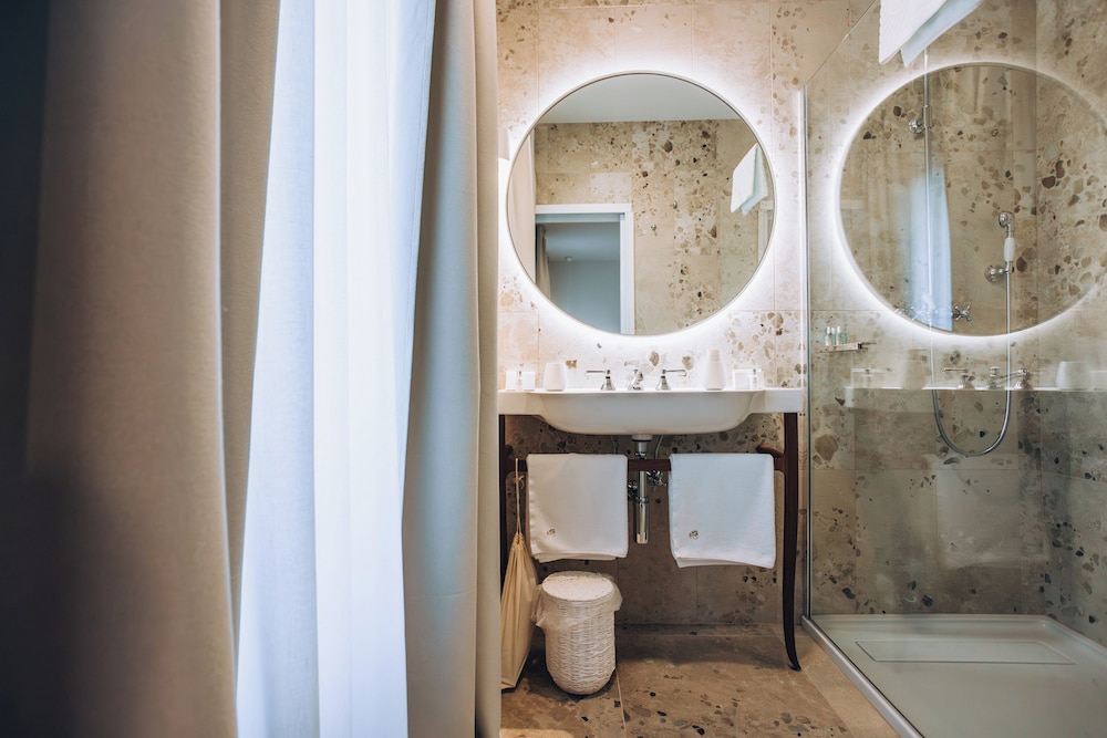 Superior Suite - Photo 6