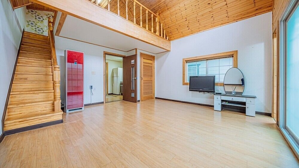 Room (Swiss B) - Photo 3