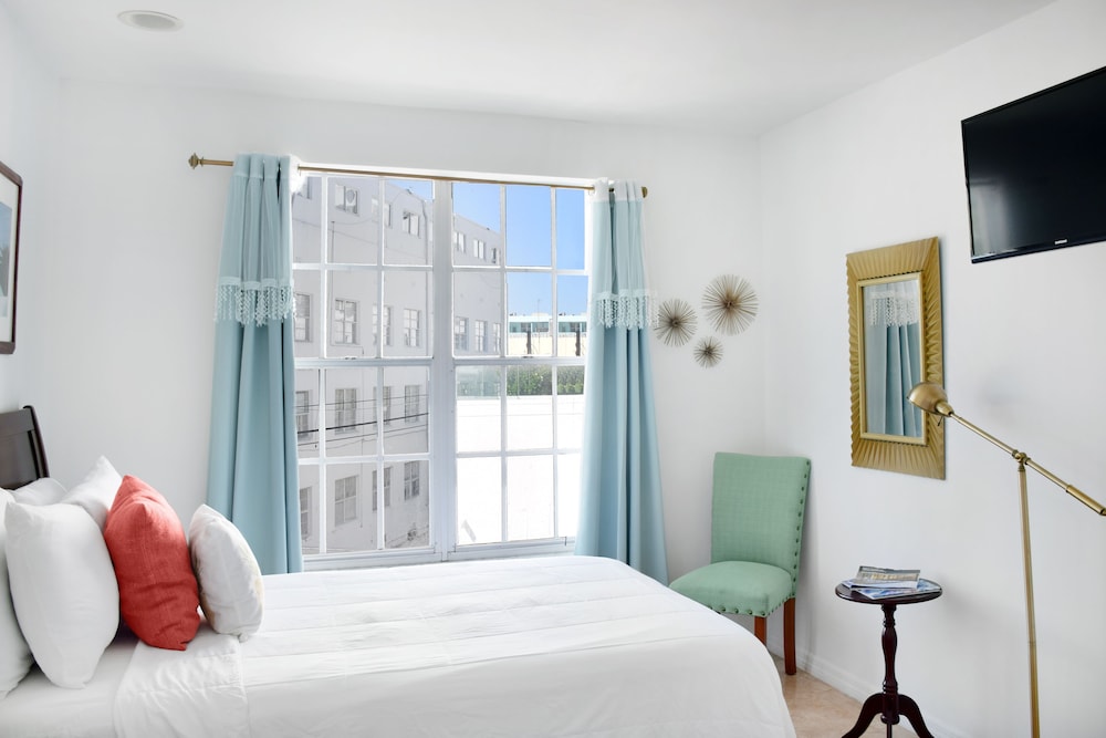 Deluxe Double Room, 2 Queen Beds - Photo 3