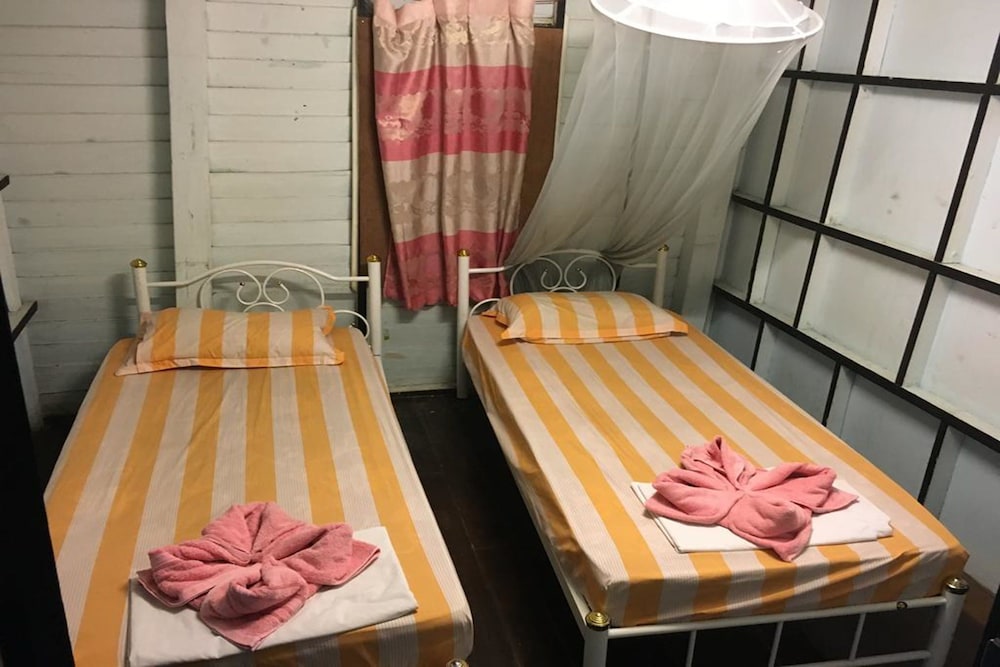 Twin Room with Shared Bathroom photo 2