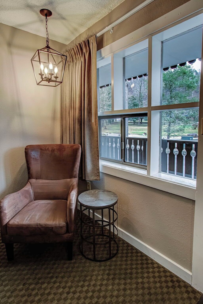 Standard Room, 2 Queen Beds (Creekside) - Photo 6