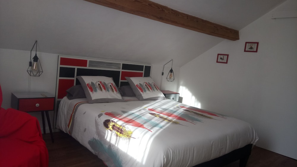 Double Room, Private Bathroom (Coquelicot) photo 3
