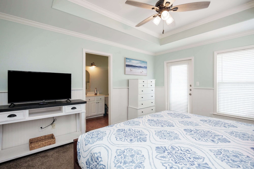 Townhome, Multiple Beds, Balcony, Pool View (Padre Island Retreat)