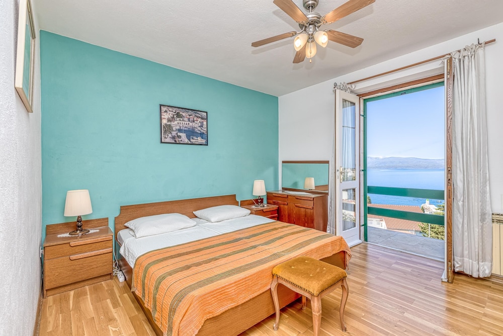 Family House, Multiple Bedrooms (Sea View Home Marianne 200m from sea)