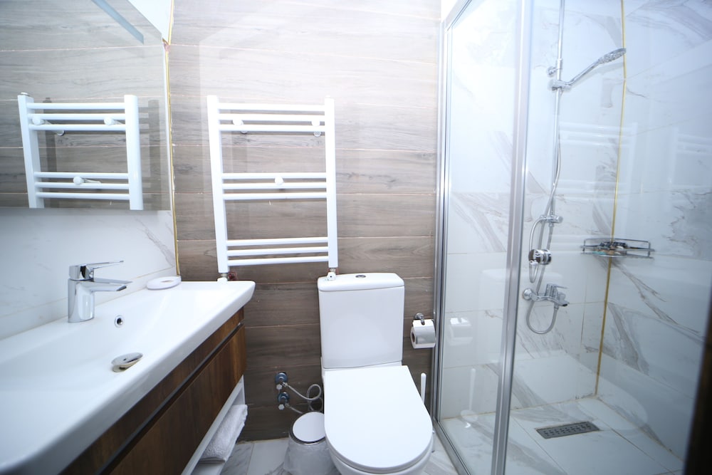 Economy Double Room - Photo 9
