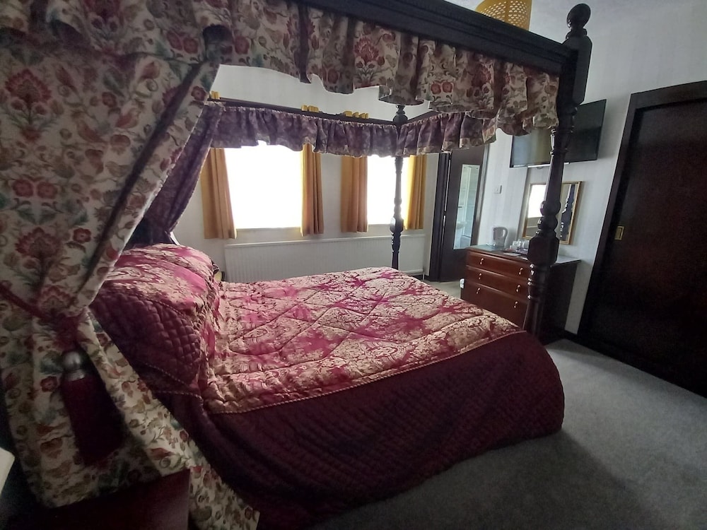 Four Poster Room