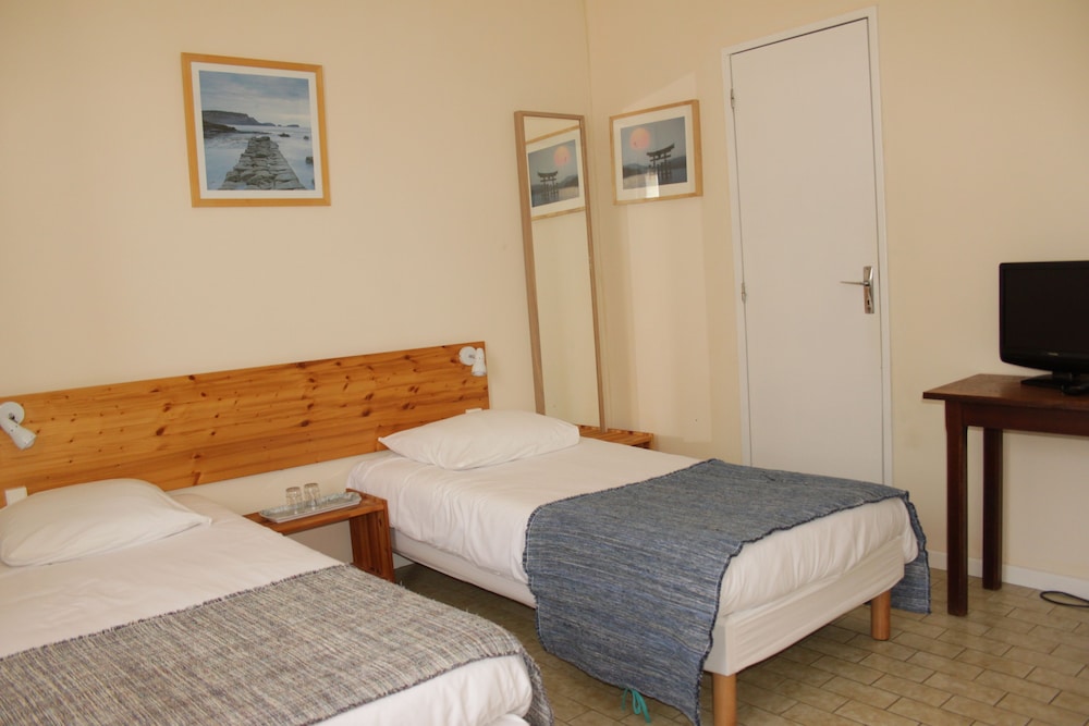 Standard Twin Room, 2 Twin Beds photo 3