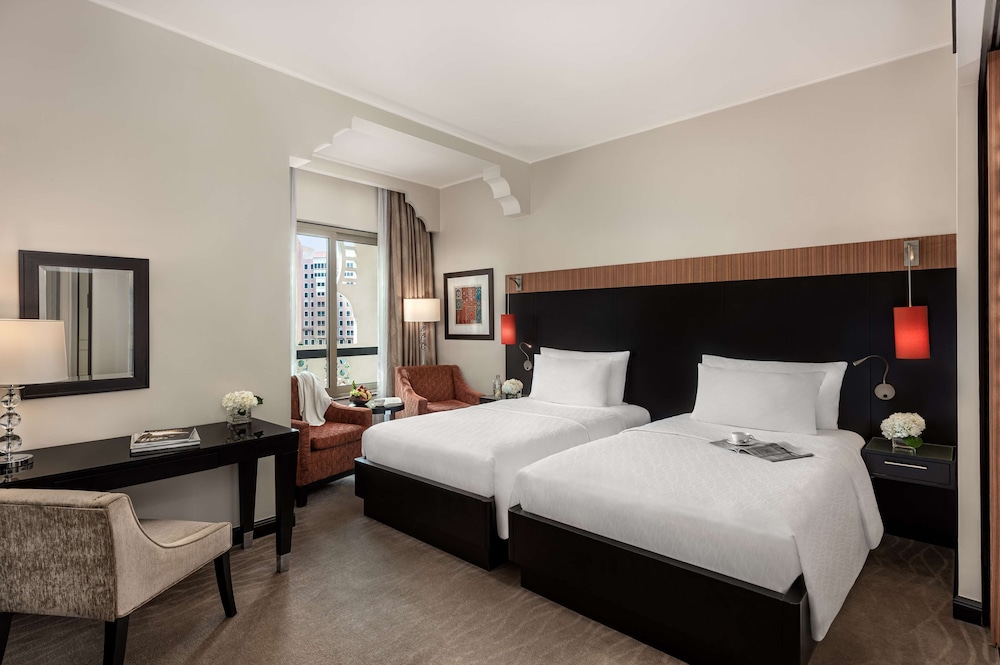 Executive Room, Evening Drinks & Canapes Section, Free Shuttle To Public Beach - Photo 1