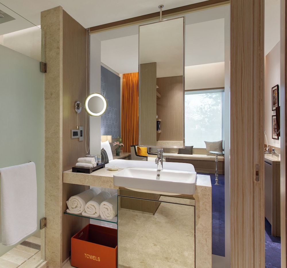 Deluxe Room, 1 King Bed (Superior Room Double)