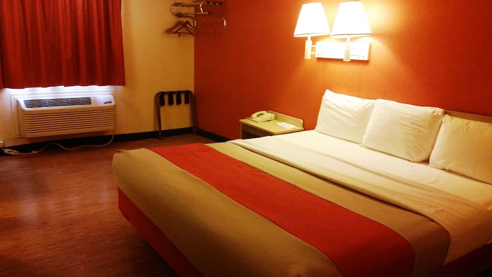Standard Room, 2 Double Beds, Smoking photo 3