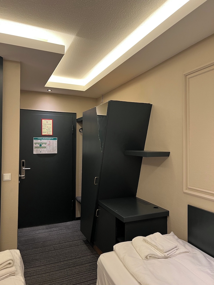 Economy Double Room - Photo 4