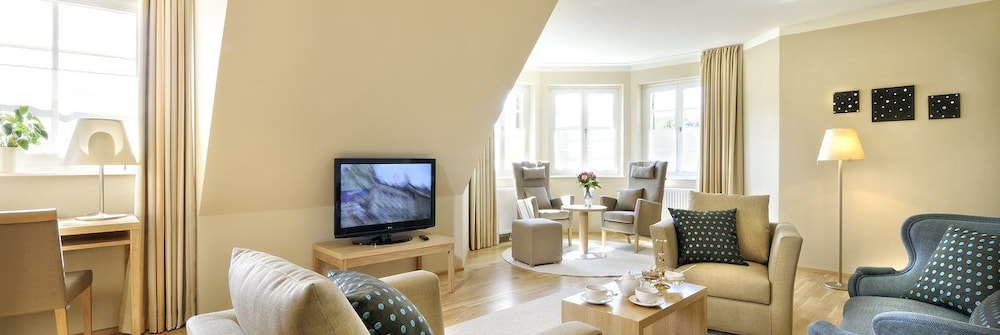 Deluxe Double Room, Women Only photo 2