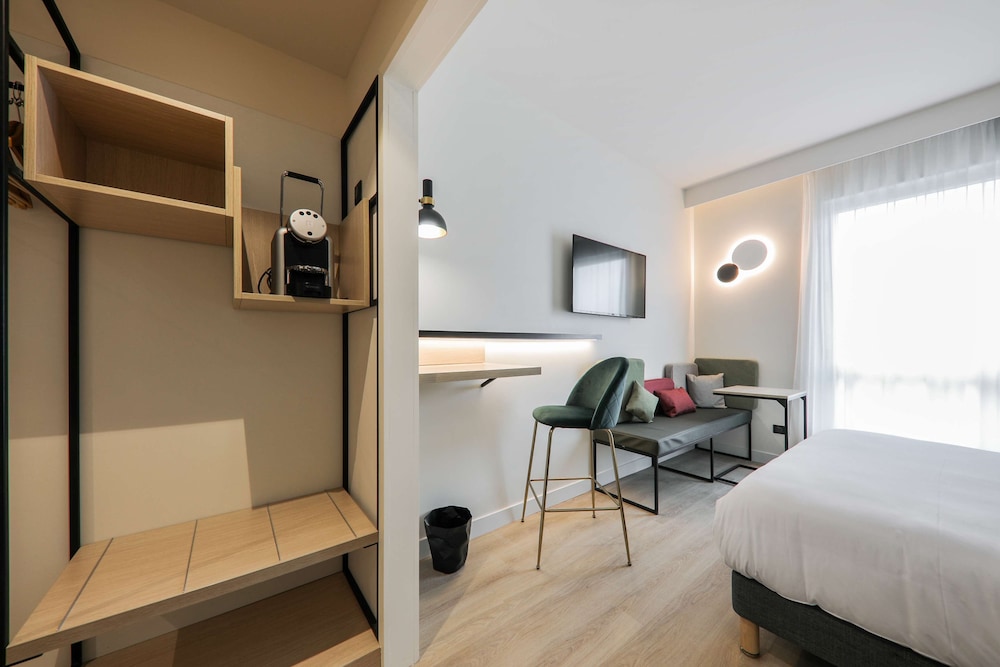 Standard Room, 2 Twin Beds - Photo 10