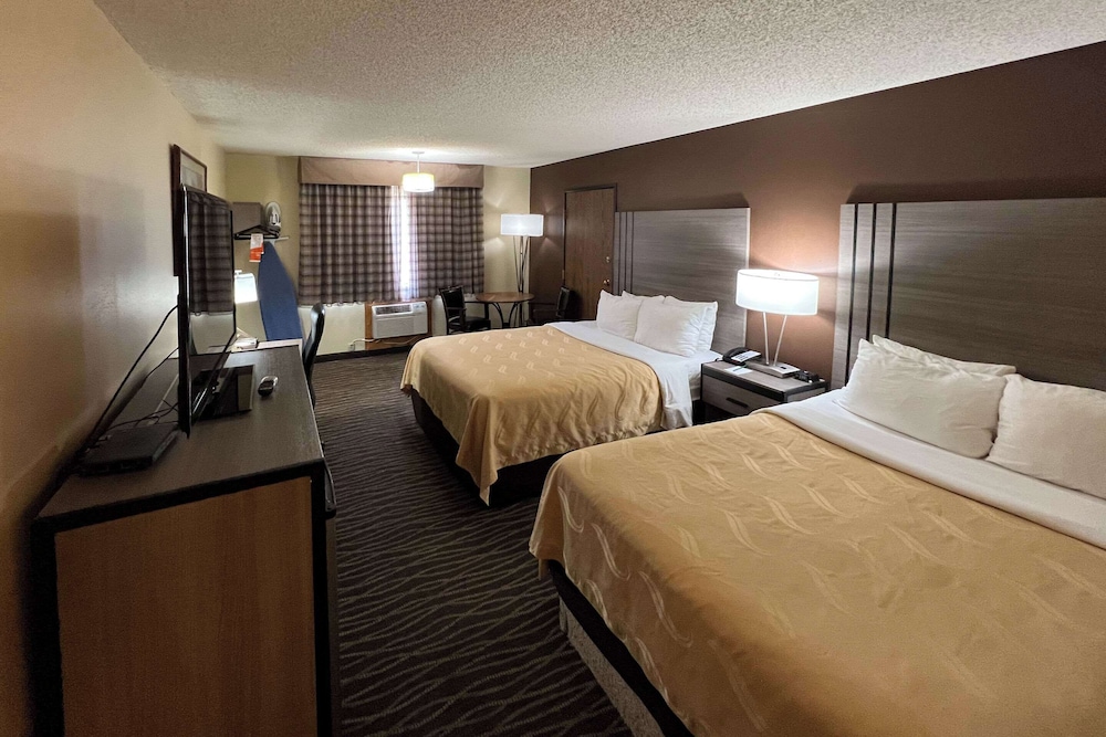 Standard Room, 2 Queen Beds, Non Smoking - Photo 2