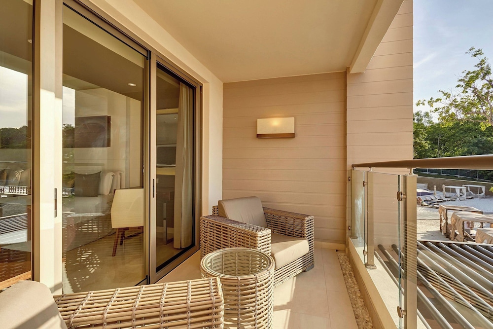 Luxury Junior Suite - Photo 13