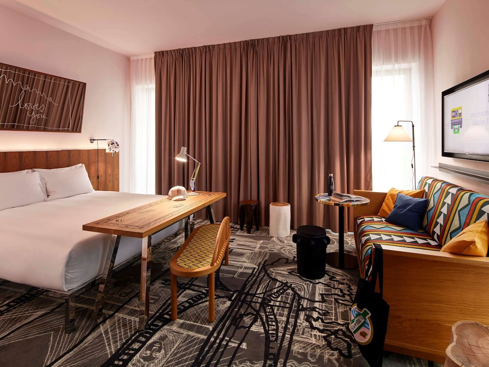 Double Room, 1 Queen Bed (Large Mama) photo 1