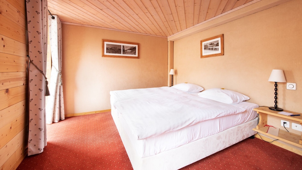 Family Double or Twin Room, 1 Double Bed with Sofa bed, Private Bathroom, City View photo 3