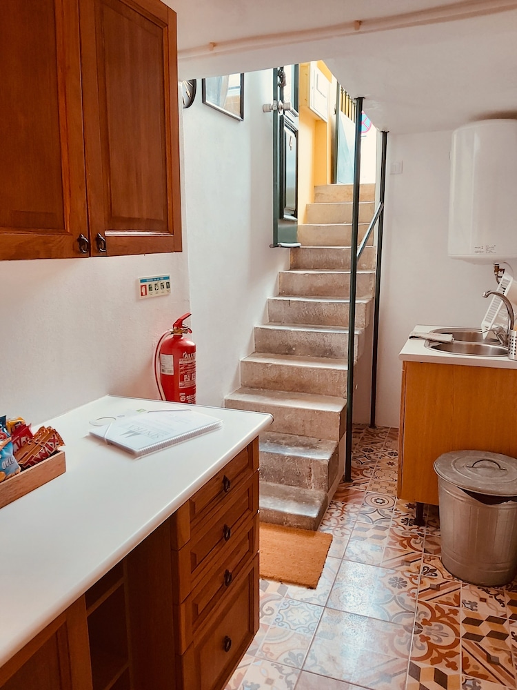 Basement Suite - Photo 3