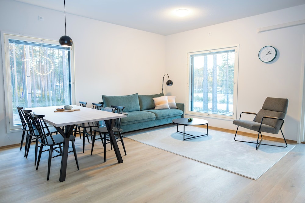 Superior Apartment, 2 Bedrooms, Balcony, Partial Lake View photo 1