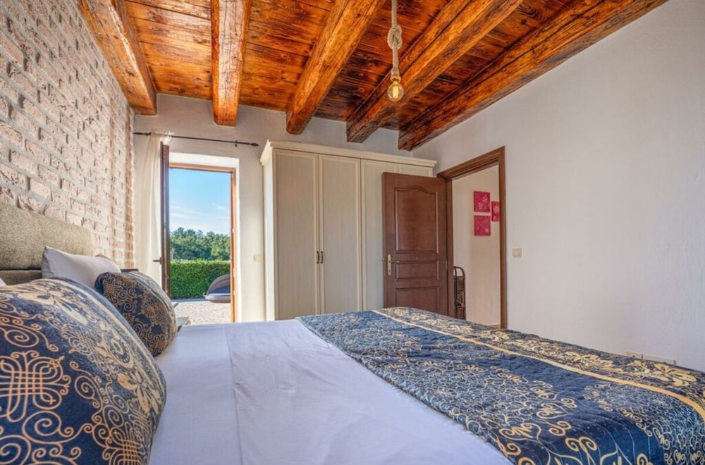 Villa photo 1